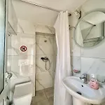 Appartamento Shkreli Private Entrance Duplex Apartment , Partial Sea View, 3 Min From The Beach *