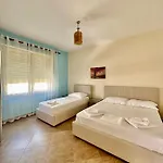 Shkreli Private Entrance Duplex Apartment , Partial Sea View, 3 Min From The Beach * Sarandë