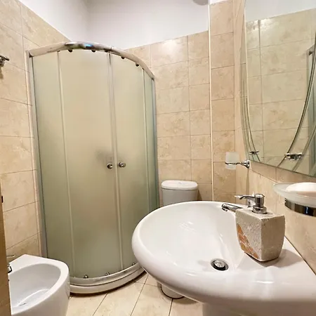 Shkreli Private Entrance Duplex , Partial Sea View, 3 Min From The Appartement Saranda