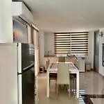 Shkreli Private Entrance Duplex Apartment , Partial Sea View, 3 Min From The Beach 公寓 *