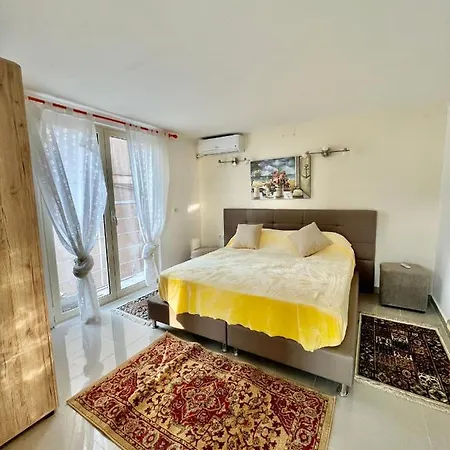 Apartment Shkreli Private Entrance Duplex , Partial Sea View, 3 Min From The *